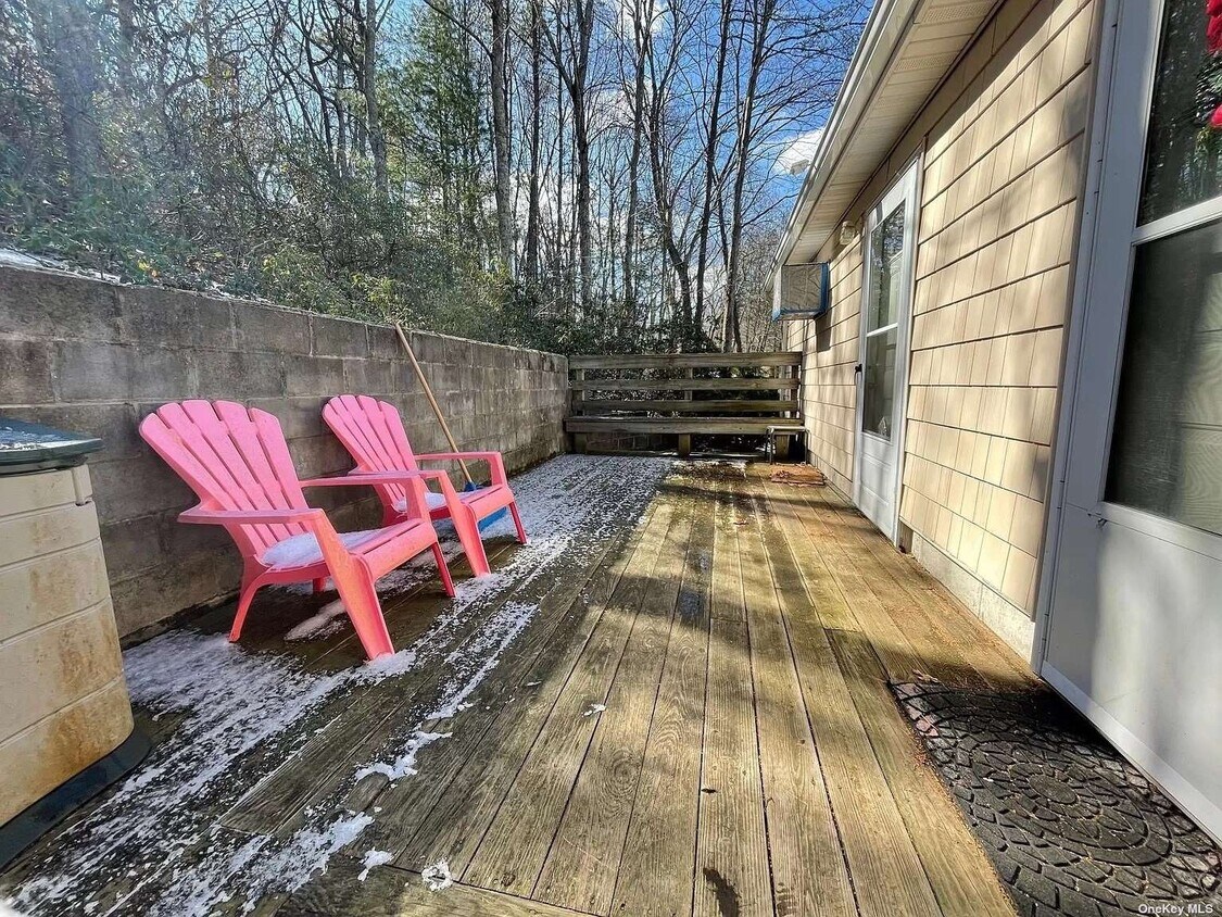 4 Stillwell Ln, Woodbury, NY 11797 Room for Rent in Woodbury, NY