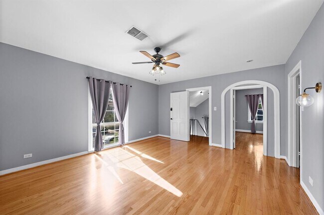 Building Photo - 3408 Roseland St