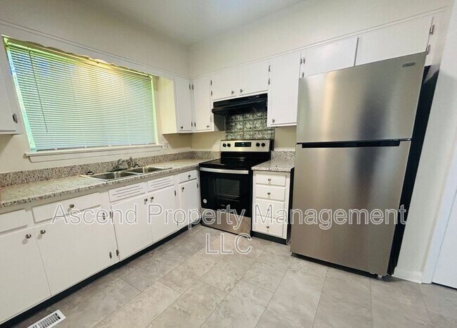 Foto del edificio - 1605 Monterey Dr