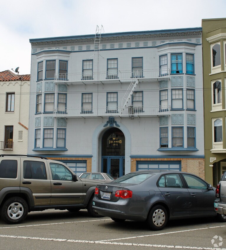 Building Photo - Del Mateo Apartments