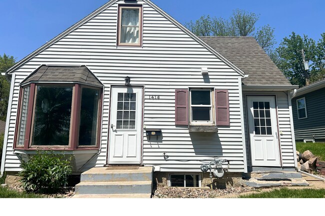 Building Photo - 1418 W 31st St