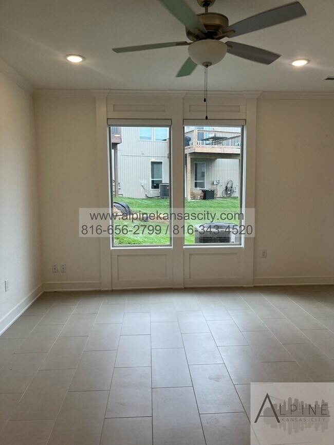 Building Photo - Beautiful Parkville Town Home Coming Soon!