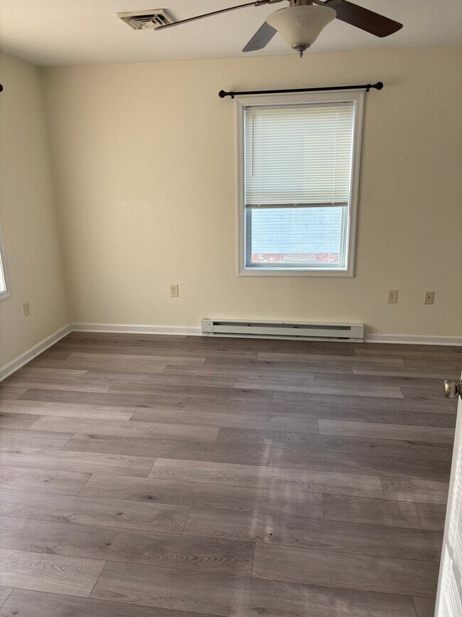 Foto del edificio - 404 N Enola Dr