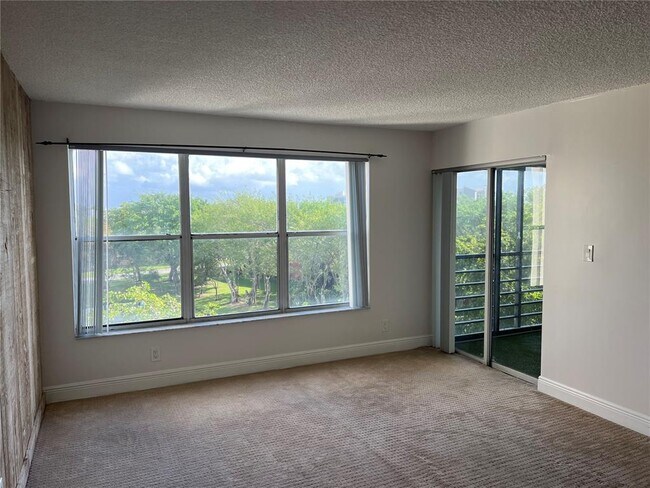Foto del edificio - 2304 S Cypress Bend Dr