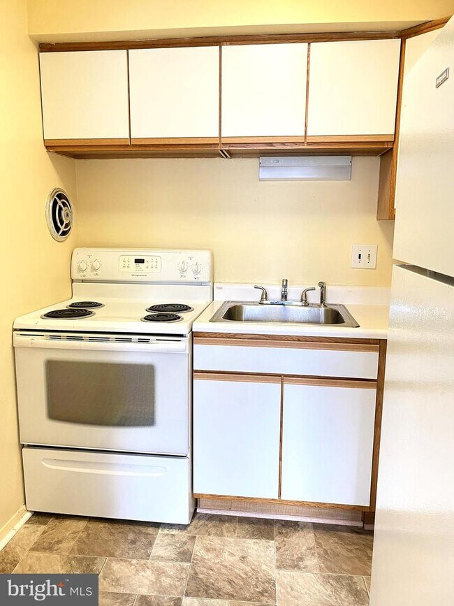 125T Clubhouse Dr SW Unit 7, Leesburg, VA 20175 Apartment for Rent in