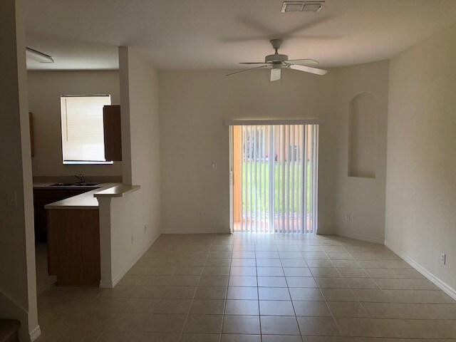 Building Photo - 2718 Bushman Dr