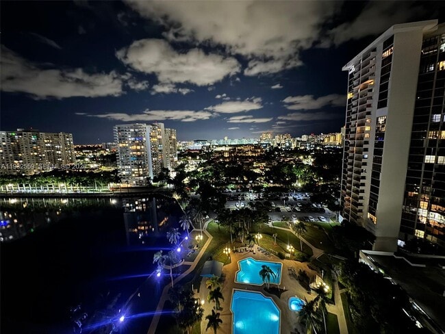 Foto del edificio - 18151 NE 31st Ct