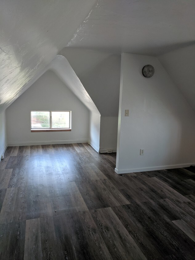 bedroom - 130 Parkfield St