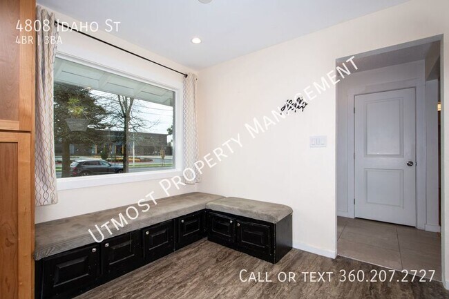 Building Photo - Newly Renovated 4BD on Half Acre Lot