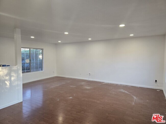 Foto del edificio - 10123 Hanna Ave