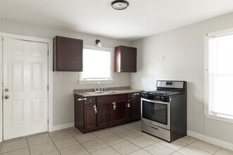 Building Photo - 6714 Dillon St