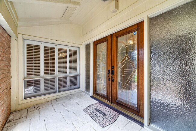 Building Photo - 6222 Creekbend Dr