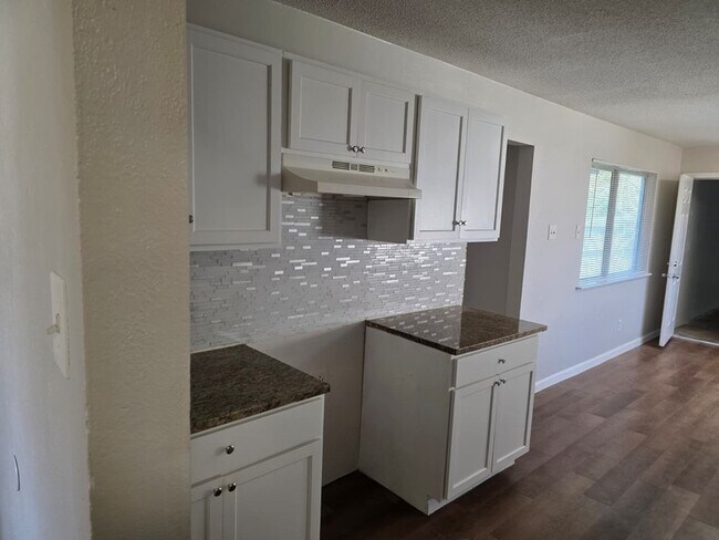 Building Photo - 2417 Coulee St