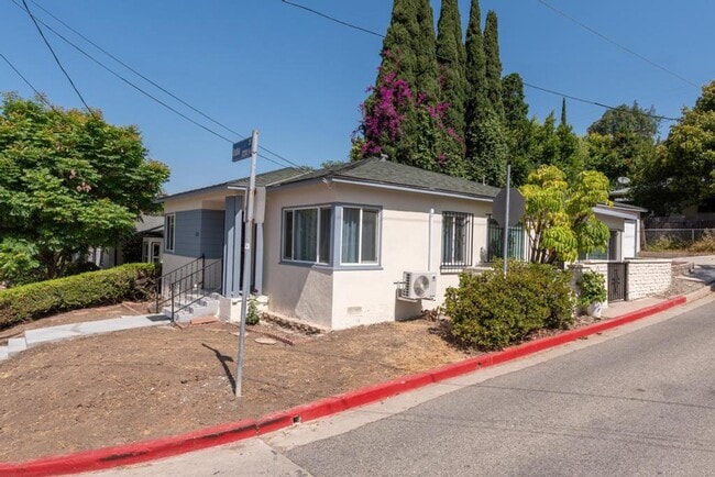 Building Photo - Newly remodeled 3bd 2ba home in Silverlake!