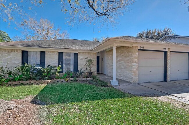 Building Photo - 1003 Shadow Mountain Dr