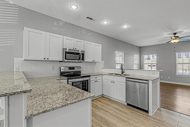 Building Photo - 1427 E Huntsville Rd