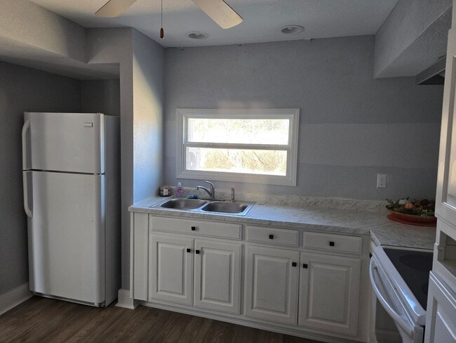 Foto del edificio - Call Linda 804-642-2106 or linda@vacosold.com