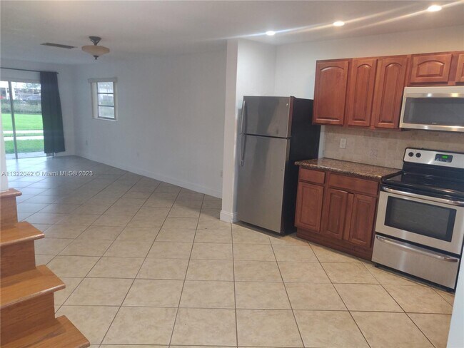 Foto del edificio - 7344 SW 82nd St