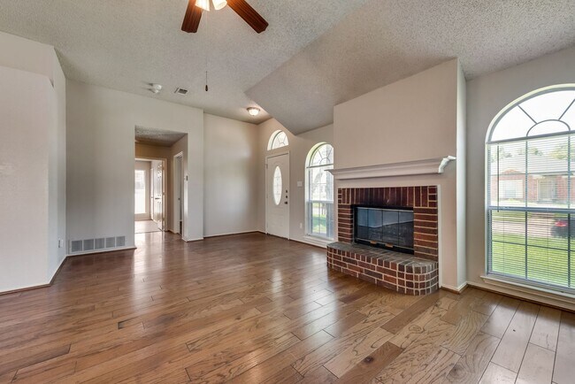 Building Photo - MOVE IN READY WITH SELF TOUR OPTION--  MES...