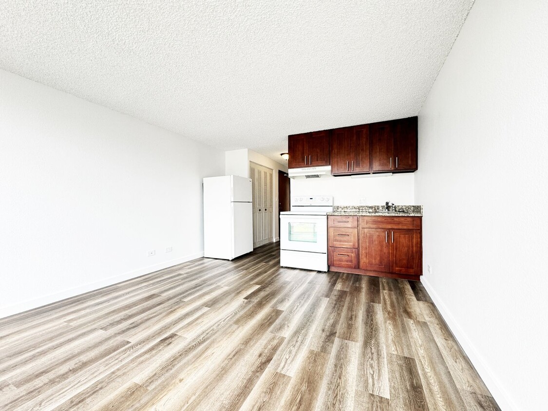 Primary Photo - Waikiki Condo with One Assigned Parking Space