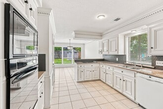 Building Photo - 15907 Spring Forest Dr