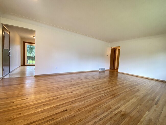Foto del edificio - 2215 15th Ave NW
