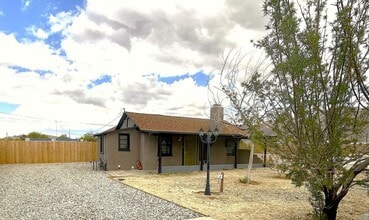 Building Photo - 6623 La Luna Ave