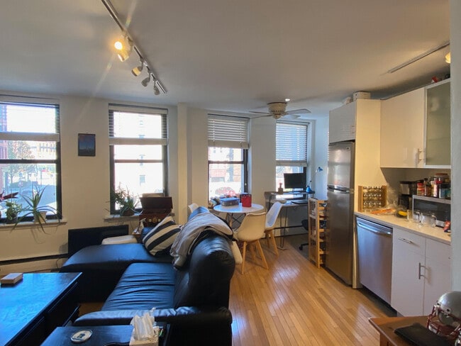 Building Photo - 5 N Margin St