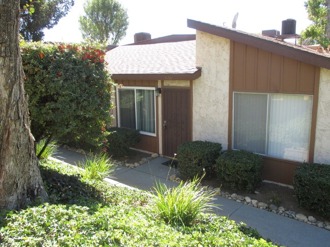 Building Photo - 1266 Vista Serena Ave