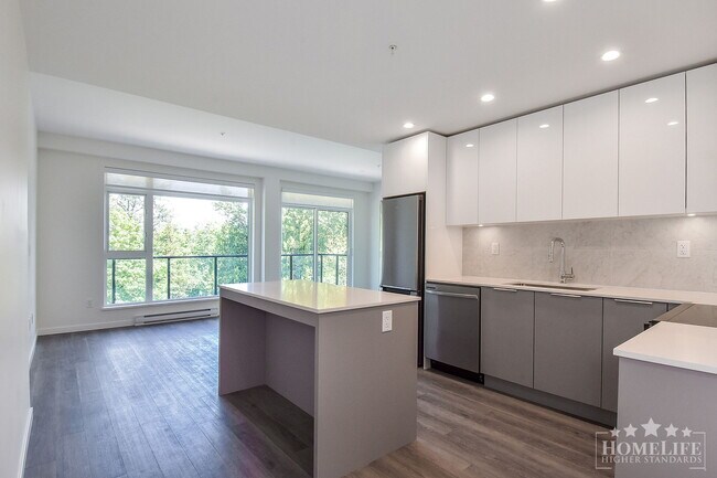 Photo du bâtiment - Modern 2 Bed, 2 Bath Condo in Surrey – Pro...