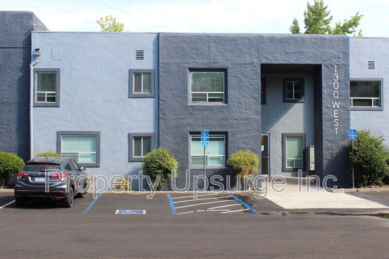 Foto del edificio - 1300 West St
