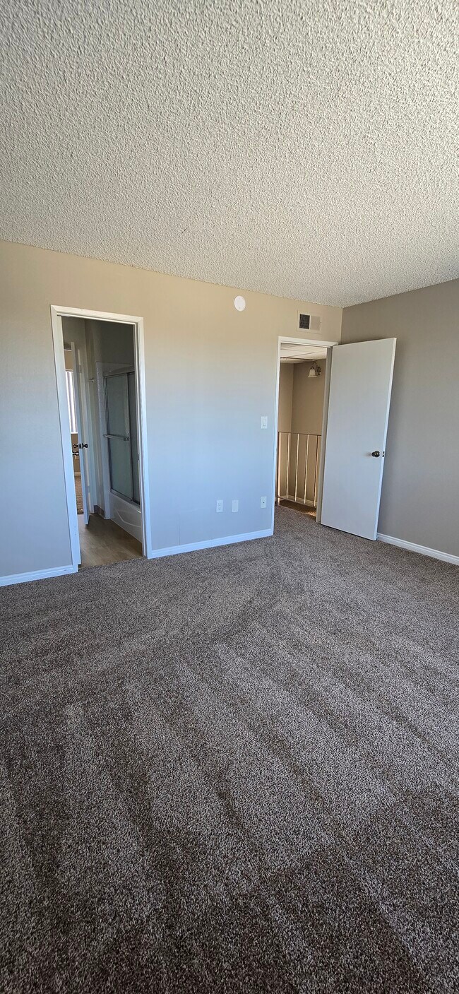 Building Photo - Townhouse Apartments