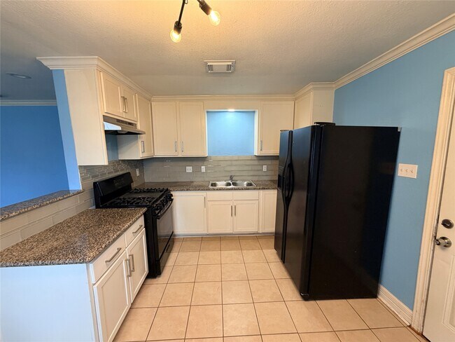 Building Photo - 110 Gans St