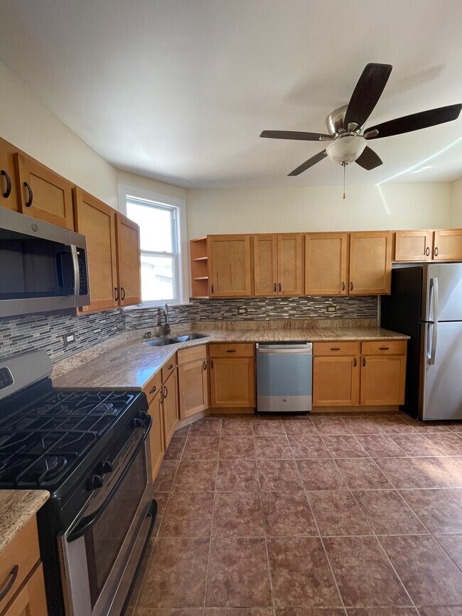Building Photo - 7025 South Calumet Avenue, Unit 2