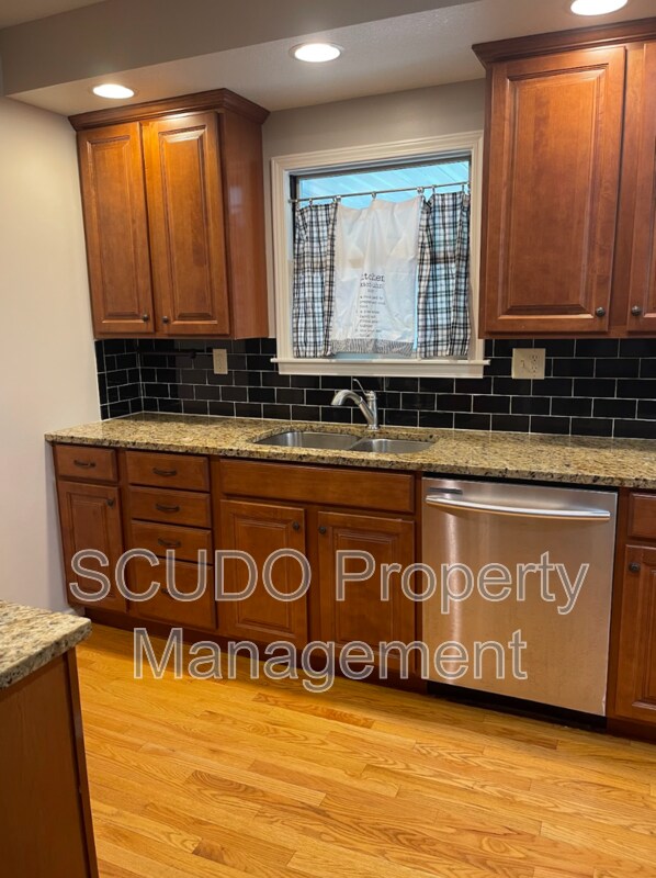 Foto del edificio - 609 E 69th St