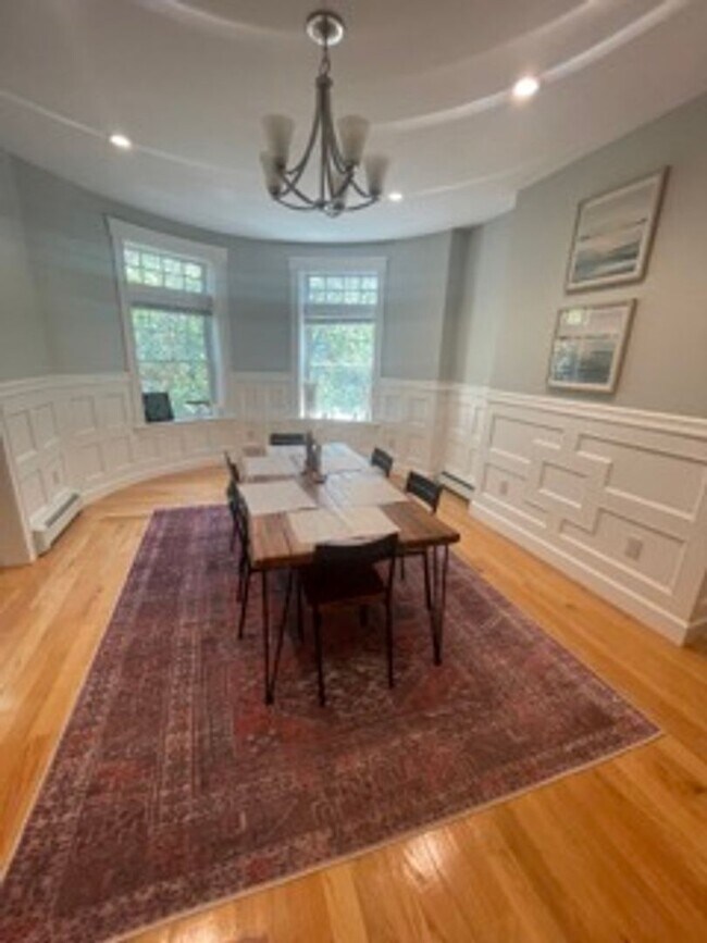Building Photo - 9/1 Nicely renovated 3BR near Wash Sq/Clev...