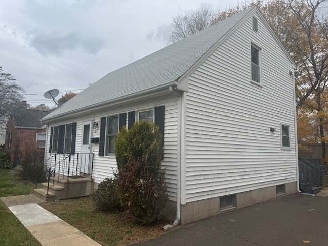 Building Photo - 26 Albertson Rd