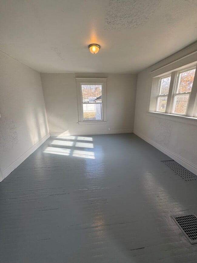 Building Photo - 2813 Hoagland Ave