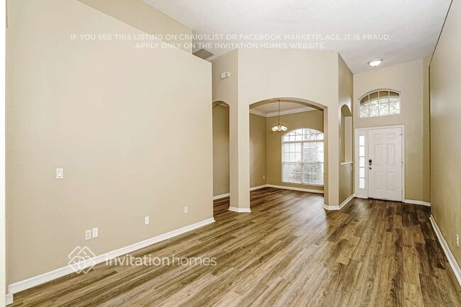 Building Photo - 945 Pickfair Terrace