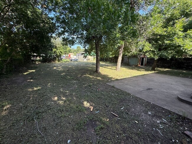 Building Photo - 3128 Lakeland St