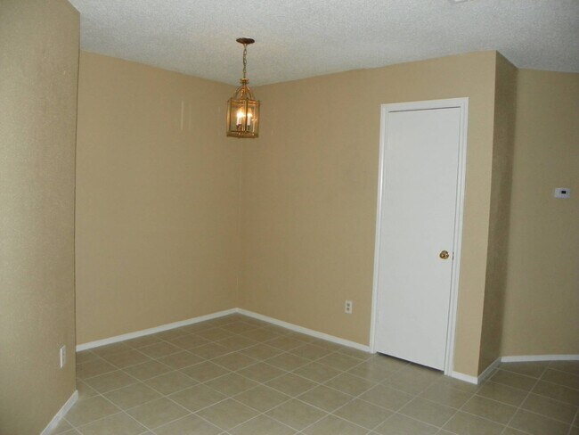 Building Photo - 1315 Brenda Ln