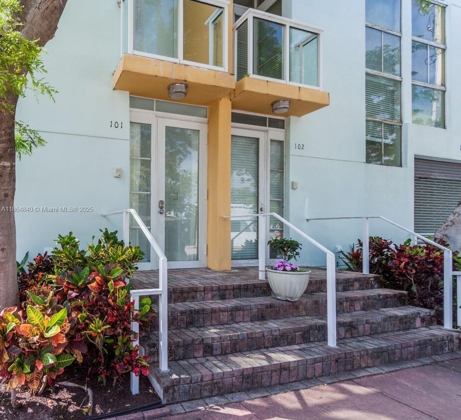 Foto principal - 8041 Harding Ave