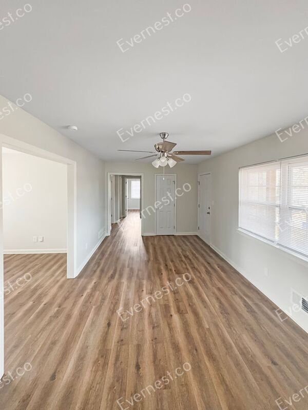 Foto del edificio - 1560 Woodland Cir SE