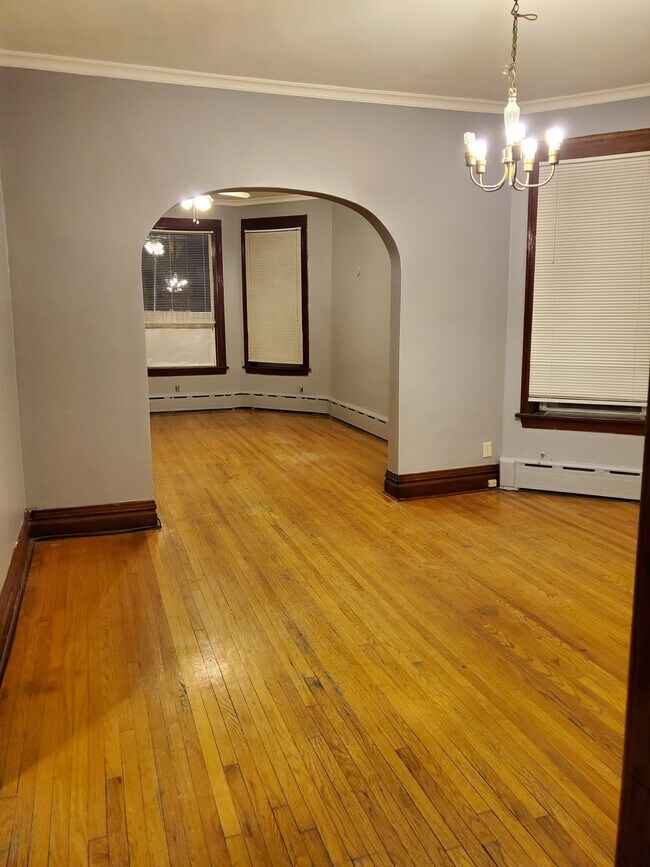 Building Photo - 3353 W Evergreen Ave