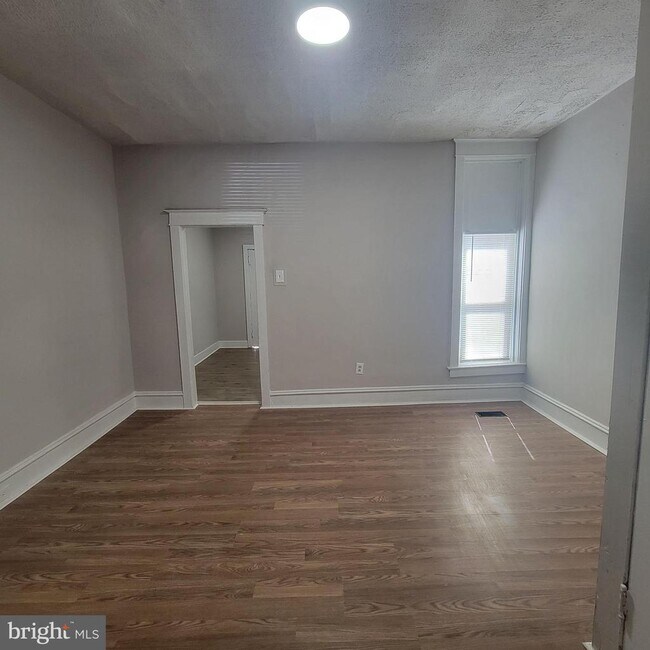 Building Photo - 138 E Albanus St