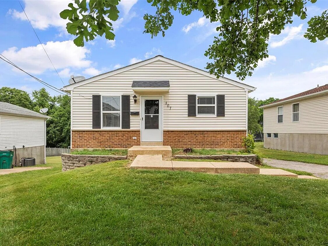 Primary Photo - $1820 - Charming 3 Bed | 1 Bath Single-Fam...