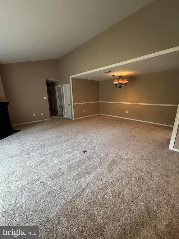 Building Photo - 906 Mews Dr