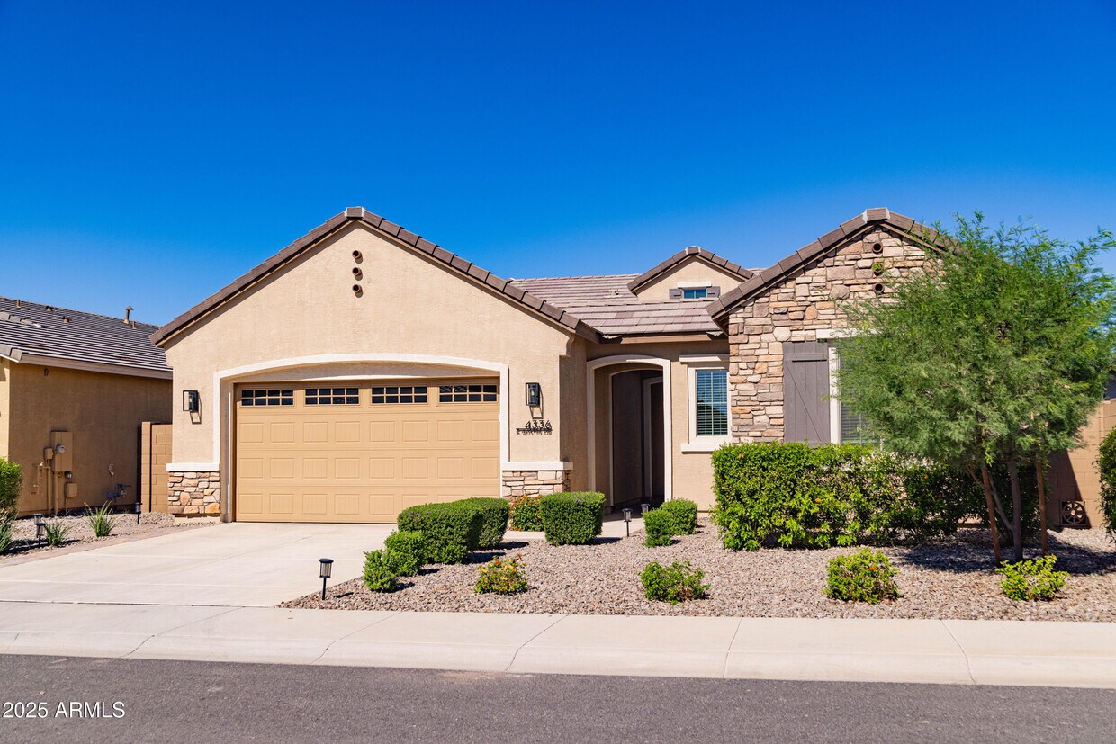 Foto principal - 4336 E Austin Dr