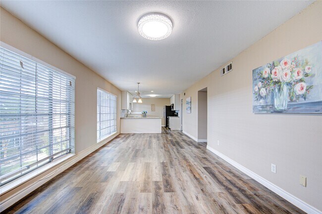 Foto del edificio - 2101 Fountain View Dr