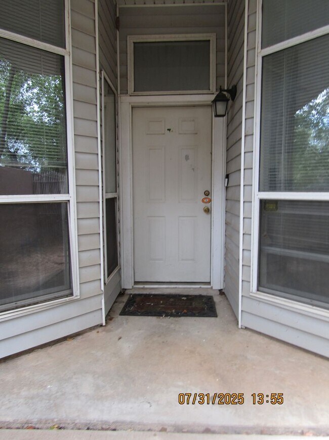 Building Photo - 503 NW Fairway Villa Dr